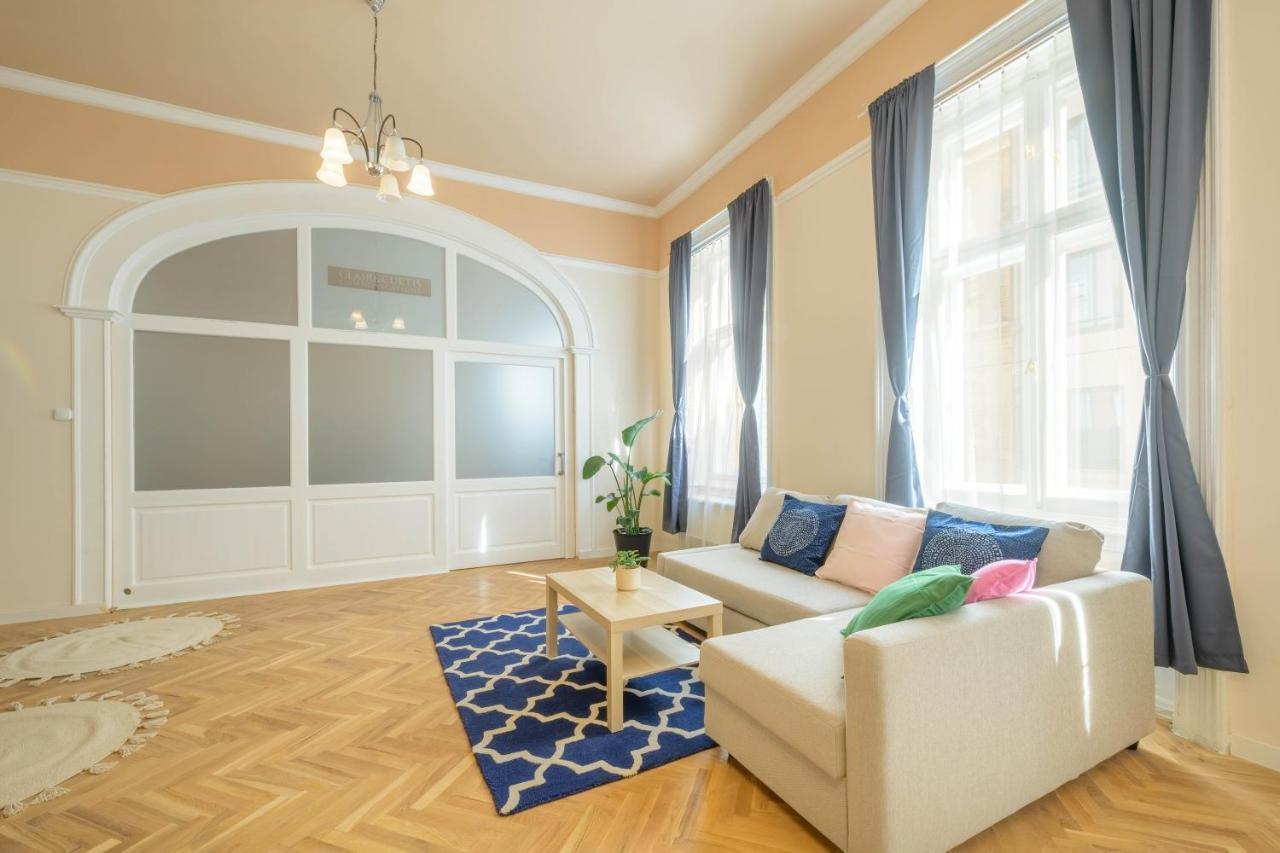 Best Seasons La Famiglia Budapešť Exteriér fotografie