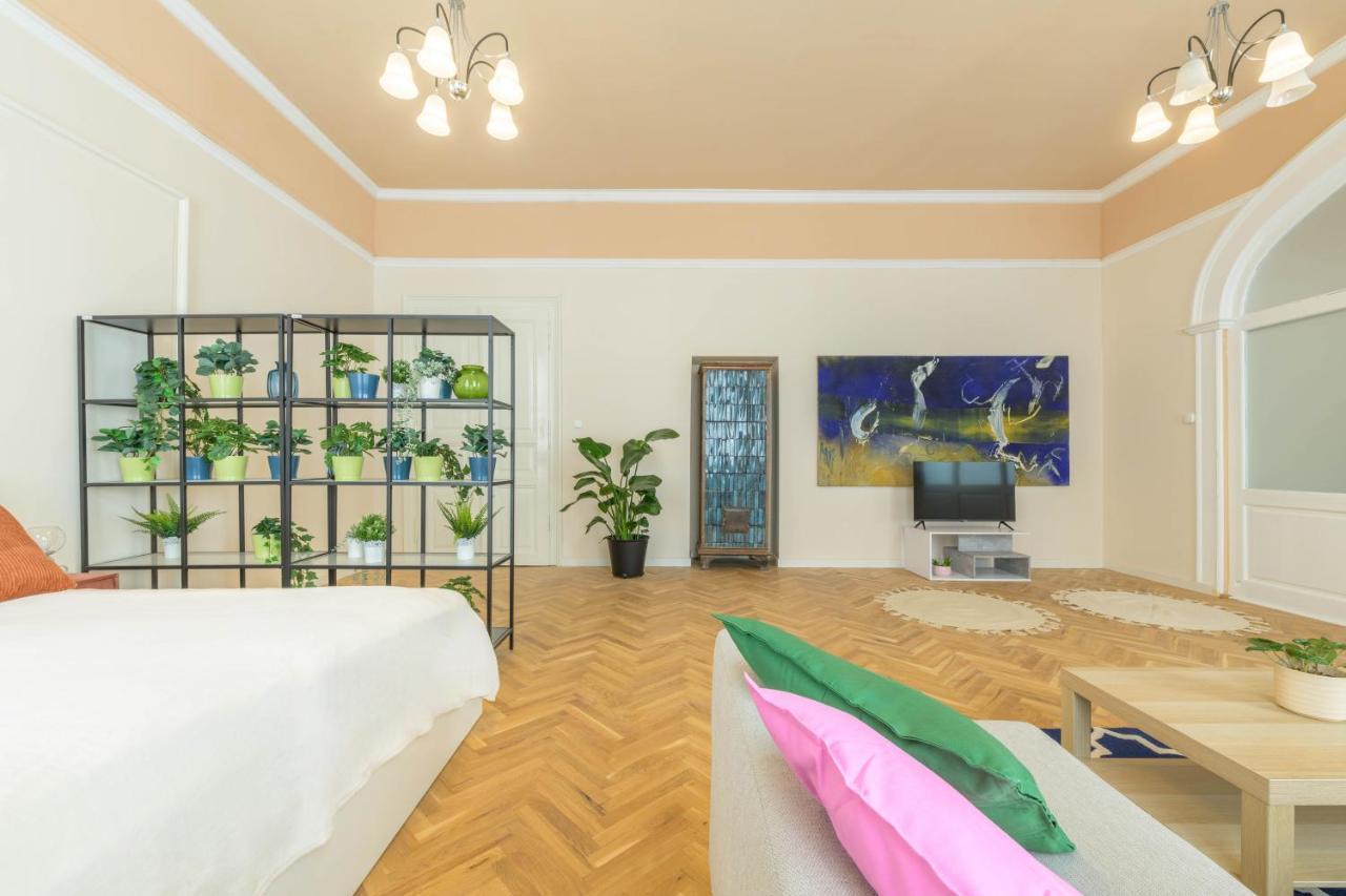 Best Seasons La Famiglia Budapešť Exteriér fotografie