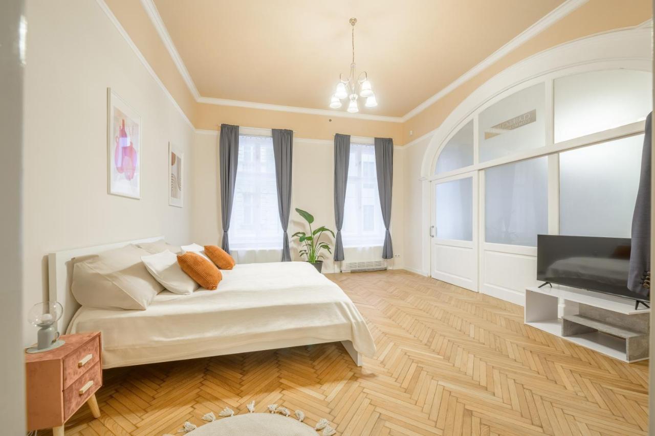 Best Seasons La Famiglia Budapešť Exteriér fotografie